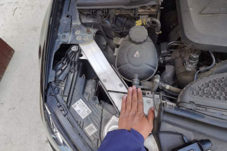 Used Mercedes-Benz E-Class 2022 E 300 L Sporty and Stylish Model Engine Bay Right