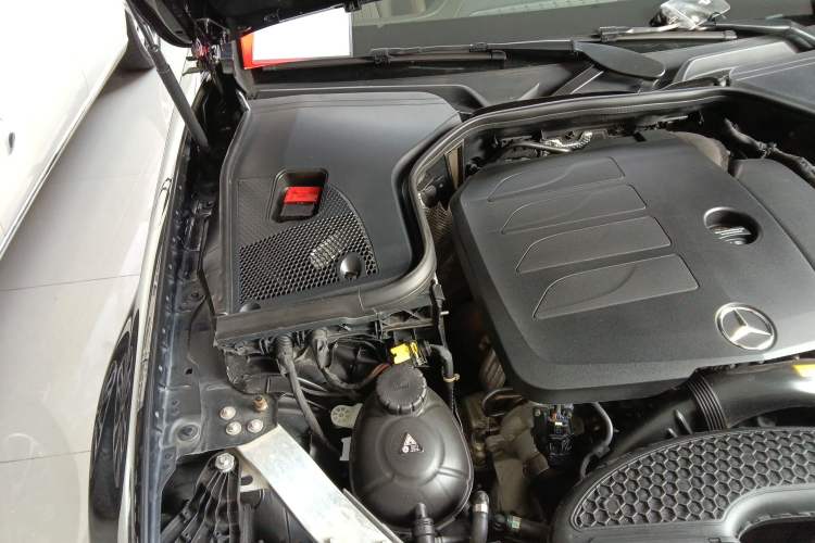 Used Mercedes-Benz E-Class 2022 Second Facelift E 300 L Luxury Edition Engine Bay Right
