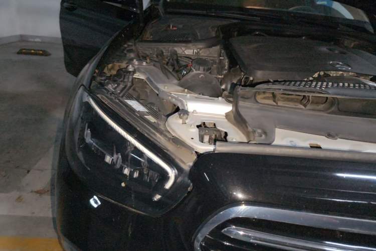 Used Mercedes-Benz E-Class 2022 Revised Version E 300 L Fashion Edition Engine Bay Right