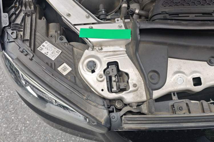 Used Mercedes-Benz E-Class 2022 E 260 L Engine Bay Right