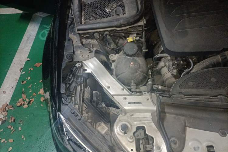 Used Mercedes-Benz E-Class 2022 Updated E 300 L Luxury Edition Engine Bay Right