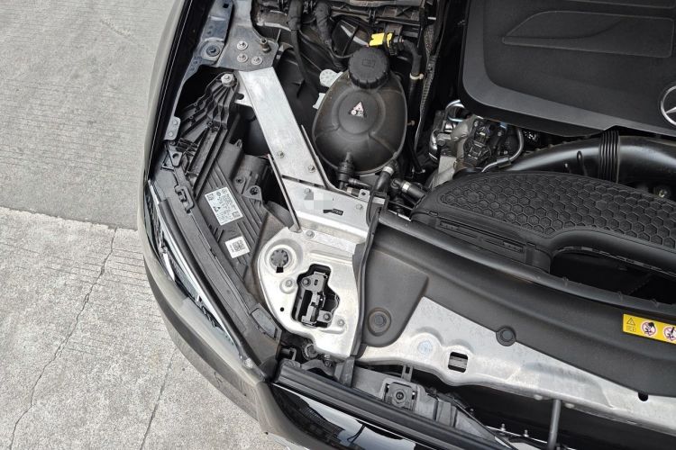 Used Mercedes-Benz E-Class 2022 Updated E 300 L Luxury Edition Engine Bay Right