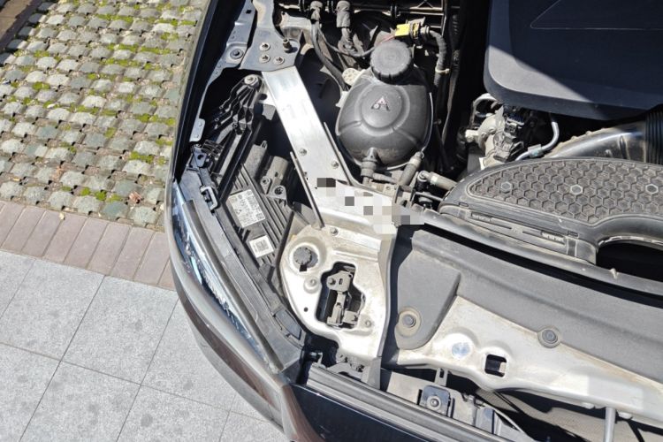 Used Mercedes-Benz E-Class 2022 Revised Version E 300 L Fashion Edition Engine Bay Right