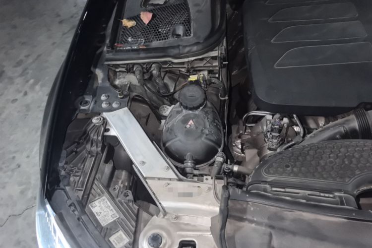 Used Mercedes-Benz E-Class 2022 E 260 L Engine Bay Right