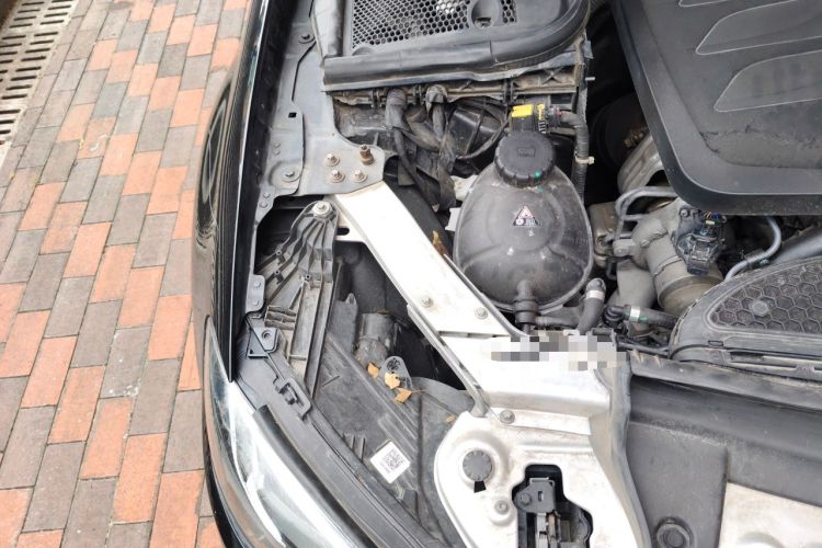 Used Mercedes-Benz E-Class 2022 Second Facelift E 300 L Luxury Edition Engine Bay Right
