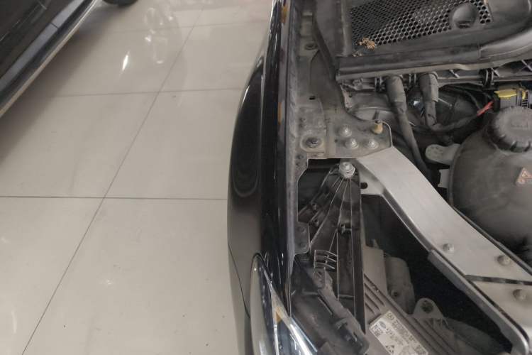 Used Mercedes-Benz E-Class 2022 Second Facelift E 260 L Engine Bay Right