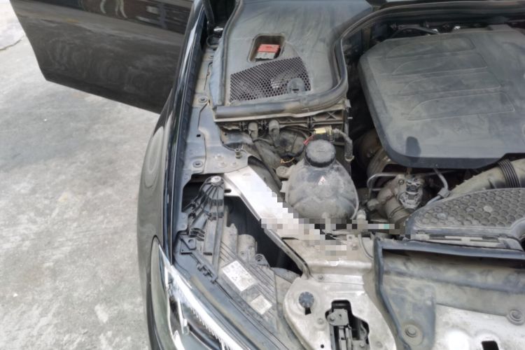 Used Mercedes-Benz E-Class 2022 Revised Version E 300 L Fashion Edition Engine Bay Right