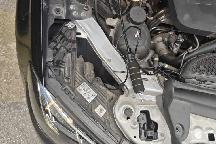 Used Mercedes-Benz E-Class 2022 E 300 L Stylish Model Engine Bay Right