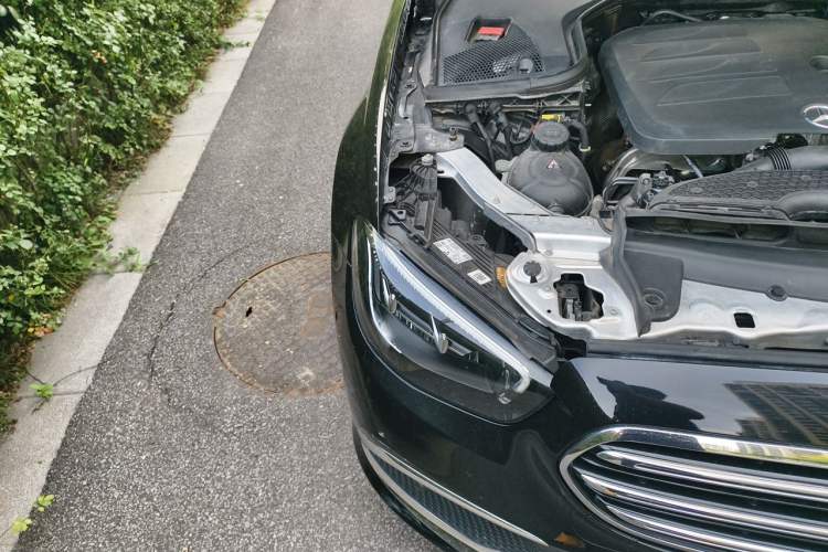 Used Mercedes-Benz E-Class 2022 Second Facelift E 300 L Fashion Edition Engine Bay Right