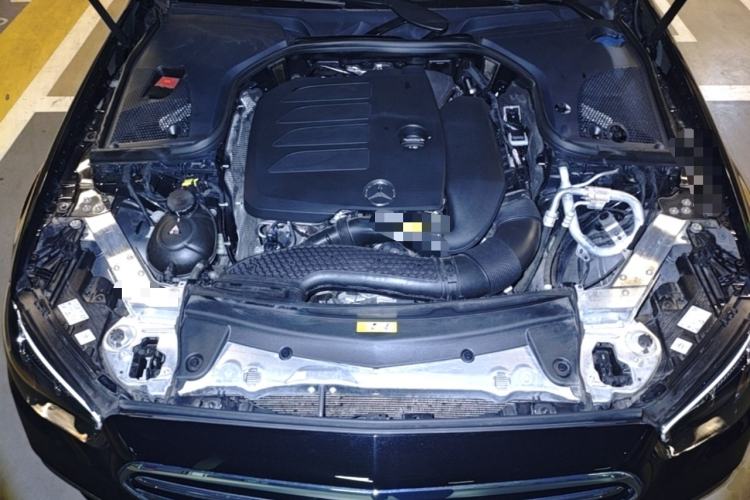 Used Mercedes-Benz E-Class 2022 Revised Version E 300 L Luxury Edition Engine Bay