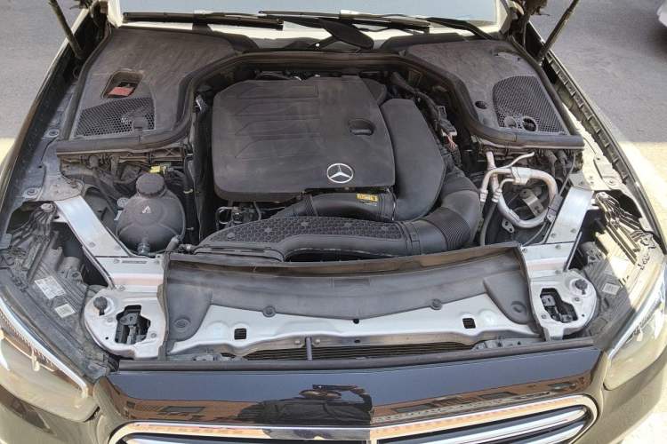 Used Mercedes-Benz E-Class 2022 E 260 L Engine Bay