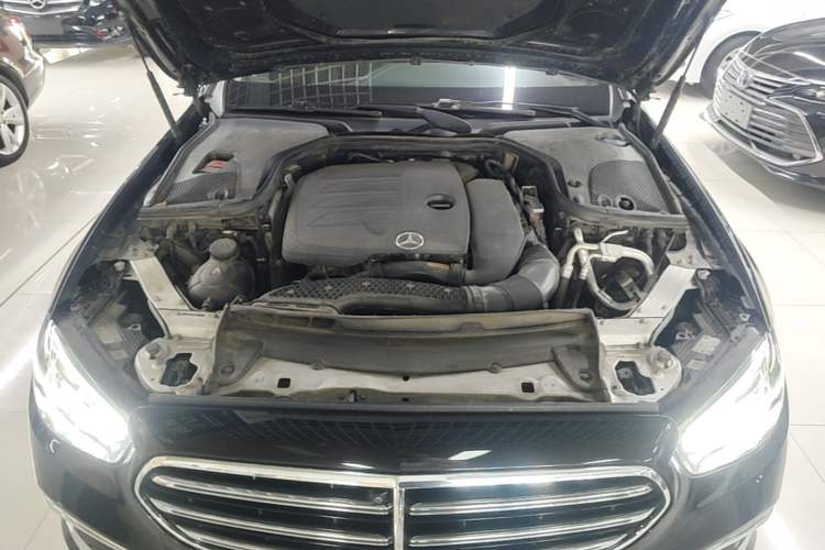Used Mercedes-Benz E-Class 2022 Revised Version E 300 L Fashion Edition Engine Bay