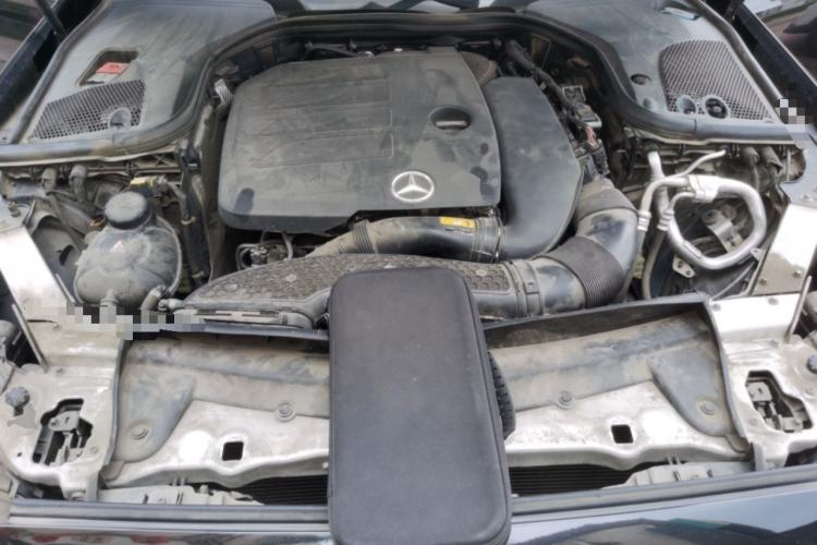 Used Mercedes-Benz E-Class 2022 Revised Version E 300 L Fashion Edition Engine Bay