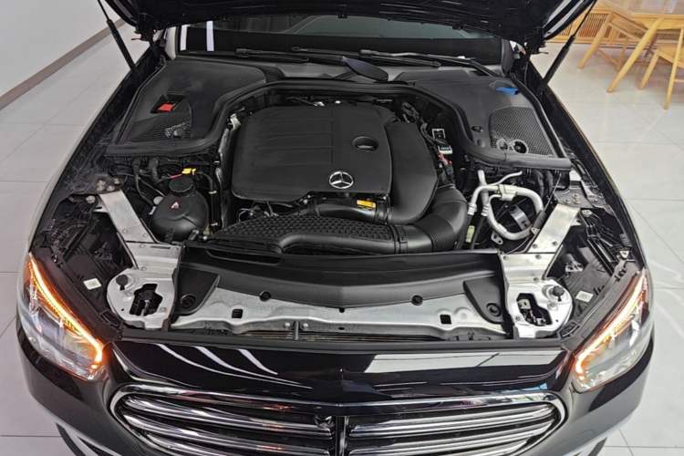 Used Mercedes-Benz E-Class 2022 Revised Version E 300 L Fashion Edition Engine Bay