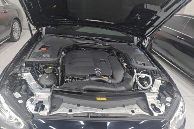 Used Mercedes-Benz E-Class 2022 E 260 L Engine Bay