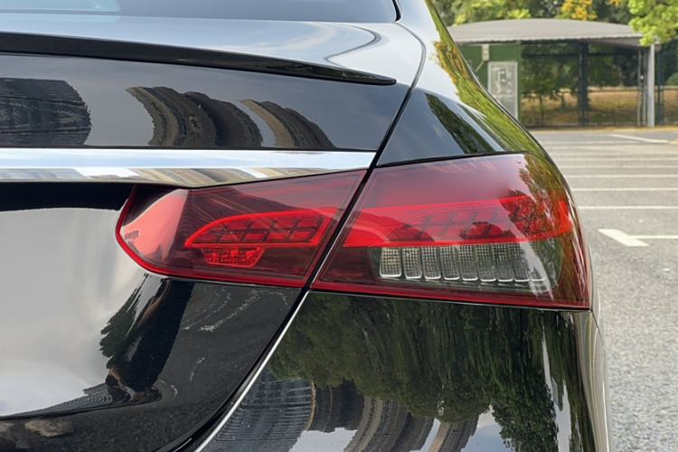 Used Mercedes-Benz E-Class 2022 E 260 Stylish Sports Edition Exterior 1