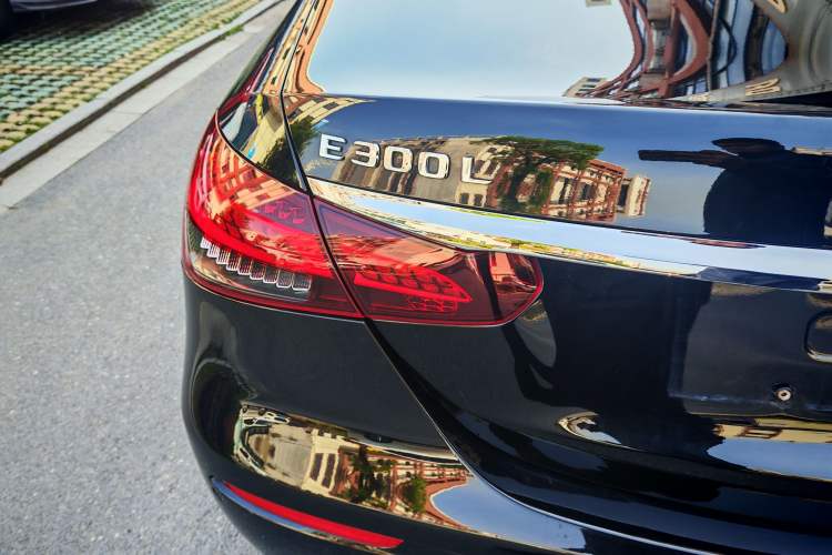Used Mercedes-Benz E-Class 2022 E 260 L Exterior 12