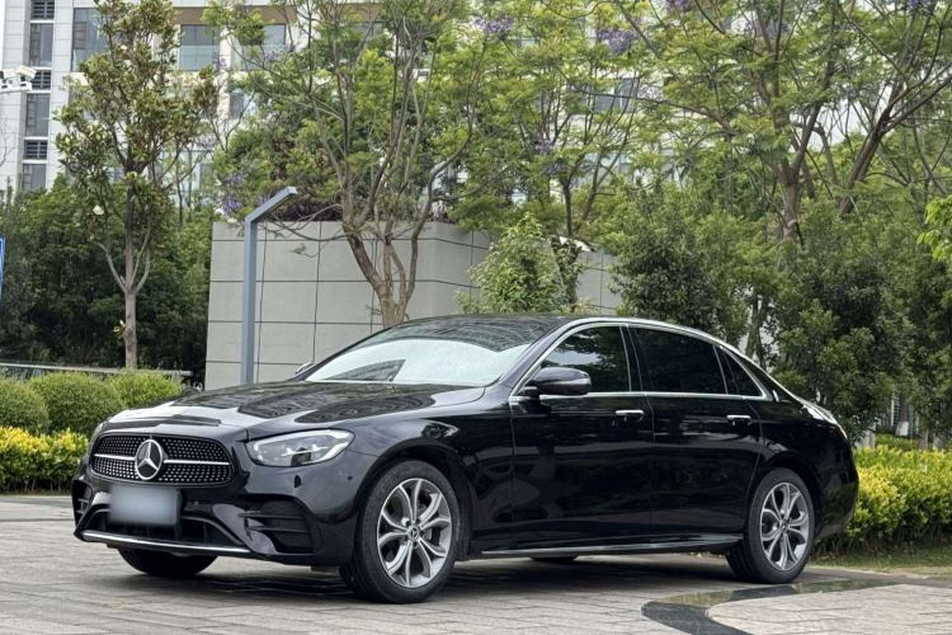 Used Mercedes-Benz E-Class 2022 Second Facelift E 300 L Sporty and Stylish Edition Exterior 2