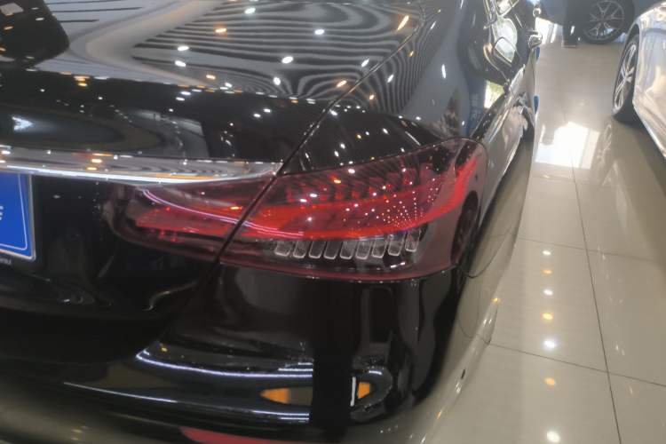 Used Mercedes-Benz E-Class 2022 Revised E 300 L Sport Luxury Edition Exterior 2
