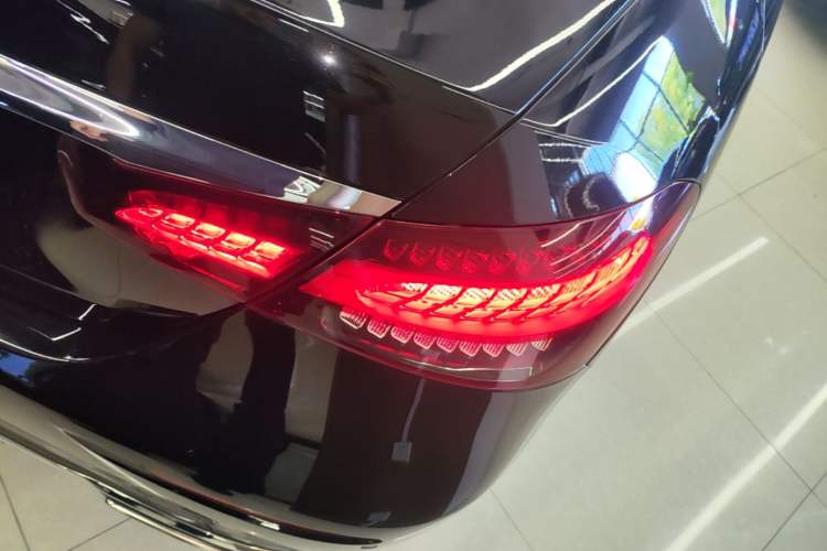 Used Mercedes-Benz E-Class 2022 Second Facelift E 260 L Exterior 3