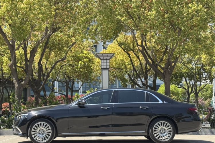 Used Mercedes-Benz E-Class 2022 Revised Version E 300 L Luxury Edition Exterior 3