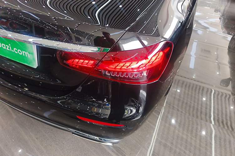 Used Mercedes-Benz E-Class 2022 Second Facelift E 300 L Luxury Edition Exterior 3