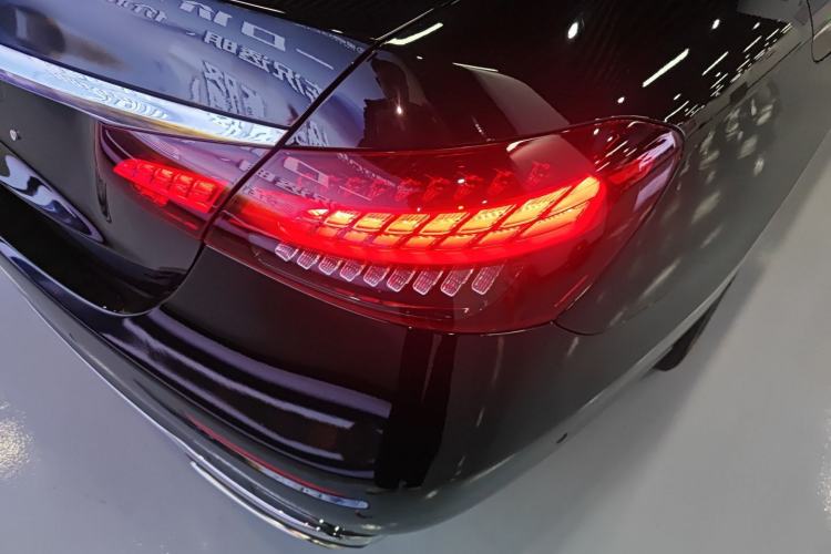 Used Mercedes-Benz E-Class 2022 Second Facelift E 300 L Luxury Edition Exterior 3