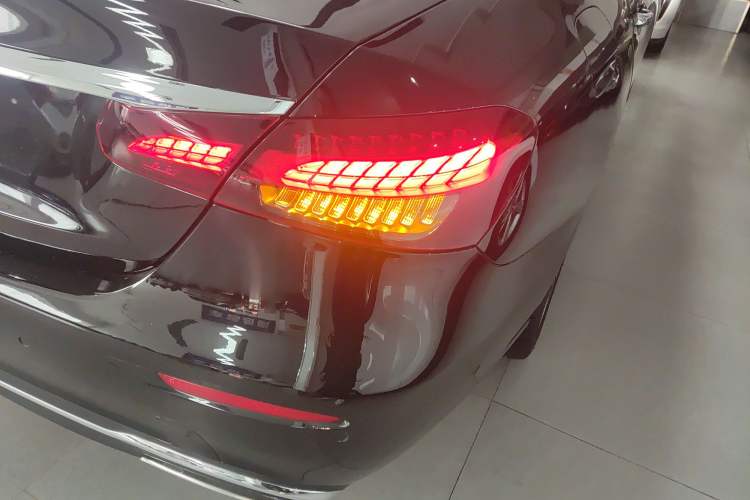 Used Mercedes-Benz E-Class 2022 Second Facelift E 300 L Luxury Edition Exterior 3