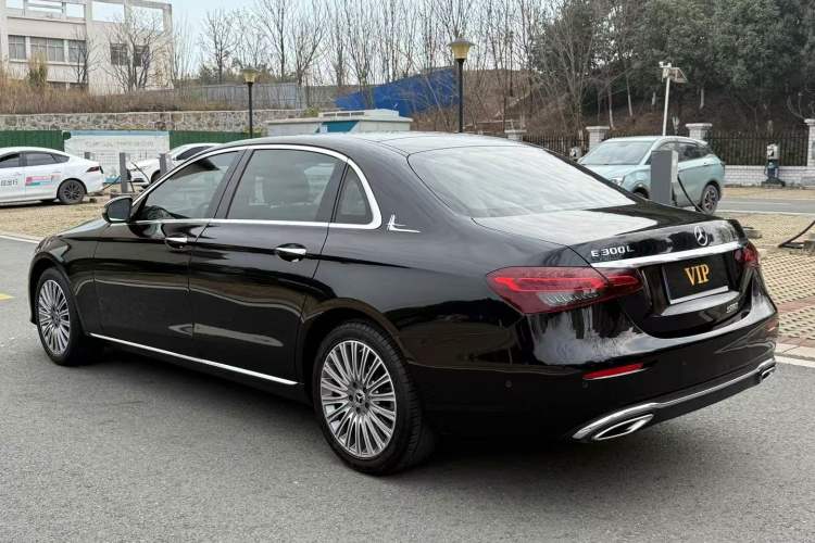 Used Mercedes-Benz E-Class 2022 Second Facelift E 300 L Fashion Edition Exterior 3