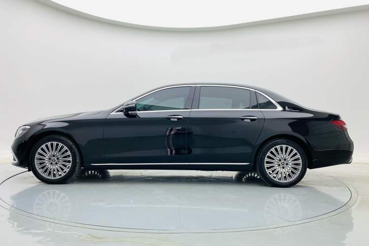 Used Mercedes-Benz E-Class 2022 Second Facelift E 300 L Luxury Edition Exterior 4