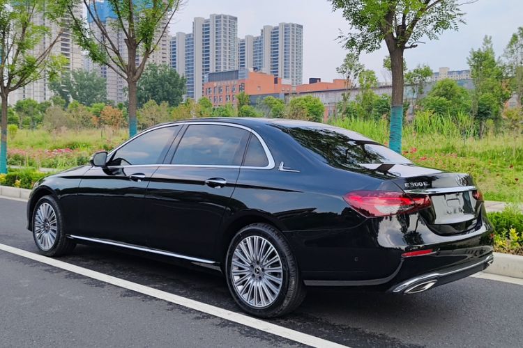 Used Mercedes-Benz E-Class 2022 Updated E 300 L Luxury Edition Exterior 4