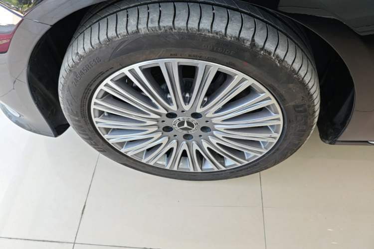 Used Mercedes-Benz E-Class 2022 Second Facelift E 300 L Luxury Edition Exterior 4