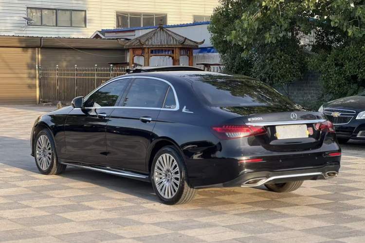 Used Mercedes-Benz E-Class 2022 Second Facelift E 300 L Sporty and Stylish Edition Exterior 4