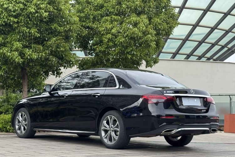 Used Mercedes-Benz E-Class 2022 Second Facelift E 300 L Sporty and Stylish Edition Exterior 4