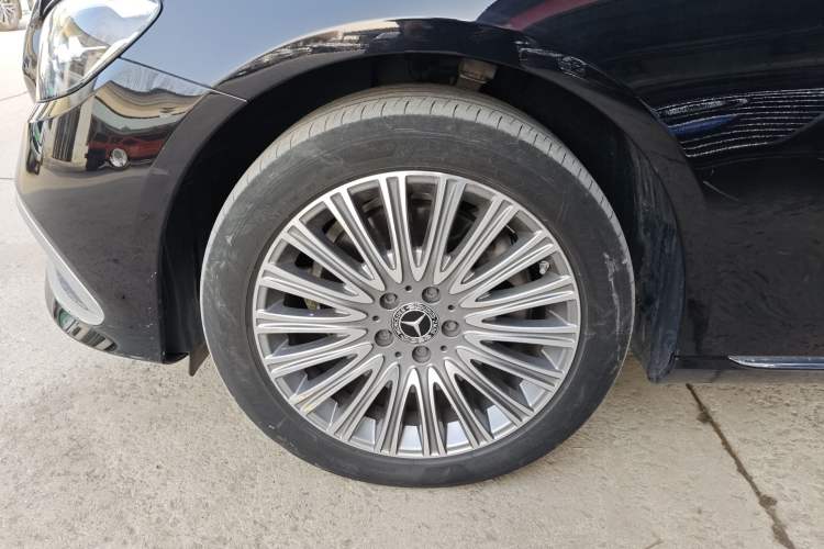 Used Mercedes-Benz E-Class 2022 Second Facelift E 300 L Fashion Edition Exterior 4