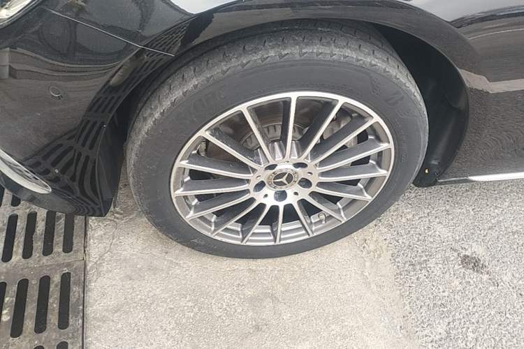 Used Mercedes-Benz E-Class 2022 Updated E 260 L Exterior 4