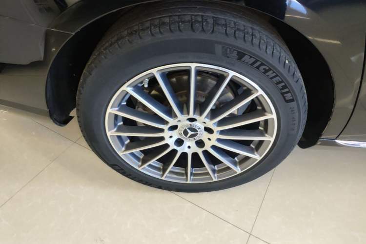 Used Mercedes-Benz E-Class 2022 Second Facelift E 260 L Exterior 5