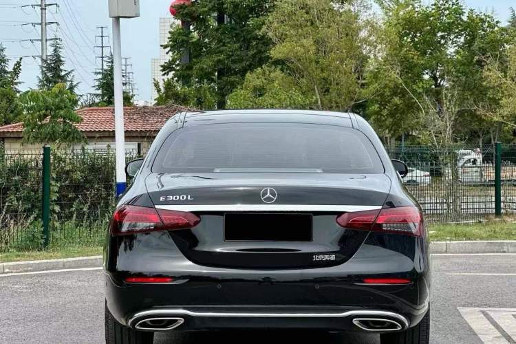 Used Mercedes-Benz E-Class 2022 Second Facelift E 300 L Luxury Edition Exterior 5