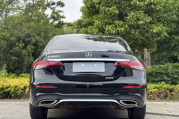 Used Mercedes-Benz E-Class 2022 Second Facelift E 300 L Sporty and Stylish Edition Exterior 5