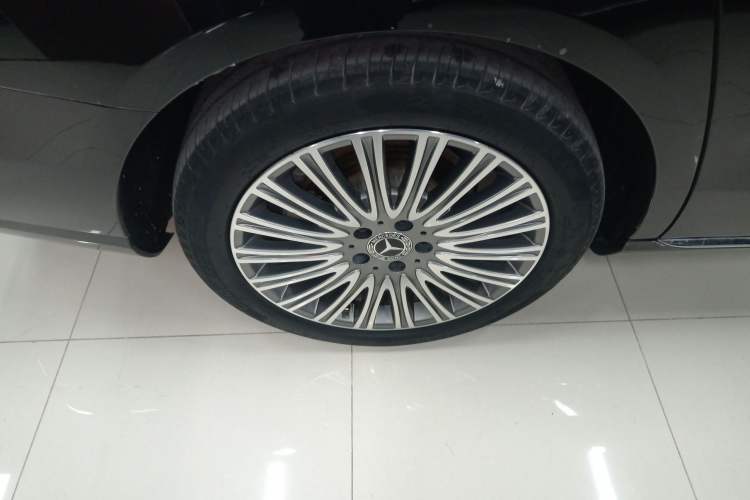 Used Mercedes-Benz E-Class 2022 Updated E 300 L Luxury Edition Exterior 5