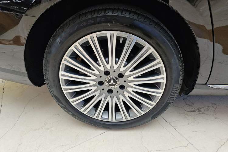 Used Mercedes-Benz E-Class 2022 Updated E 300 L Luxury Edition Exterior 5