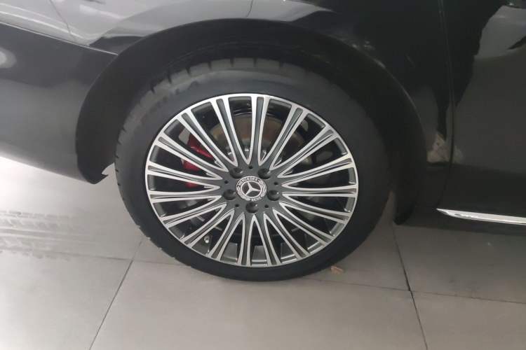 Used Mercedes-Benz E-Class 2022 Second Facelift E 300 L Luxury Edition Exterior 5