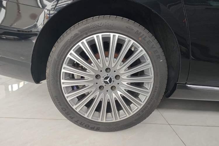 Used Mercedes-Benz E-Class 2022 Second Facelift E 300 L Fashion Edition Exterior 5
