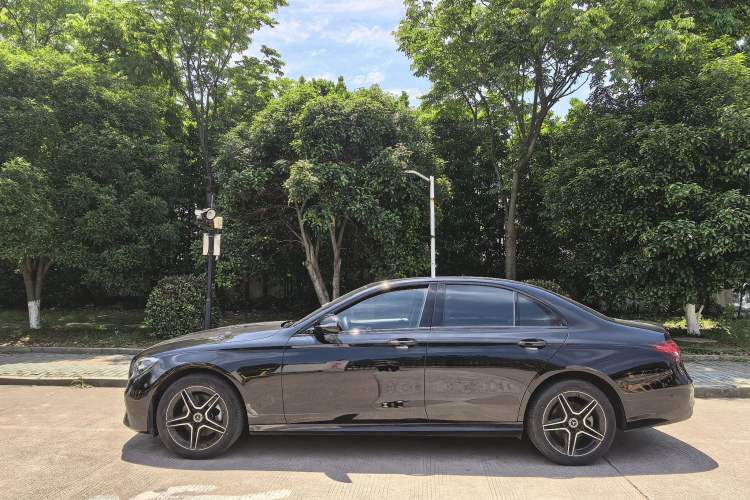 Used Mercedes-Benz E-Class 2022 E 260 Stylish Sports Edition Exterior 6
