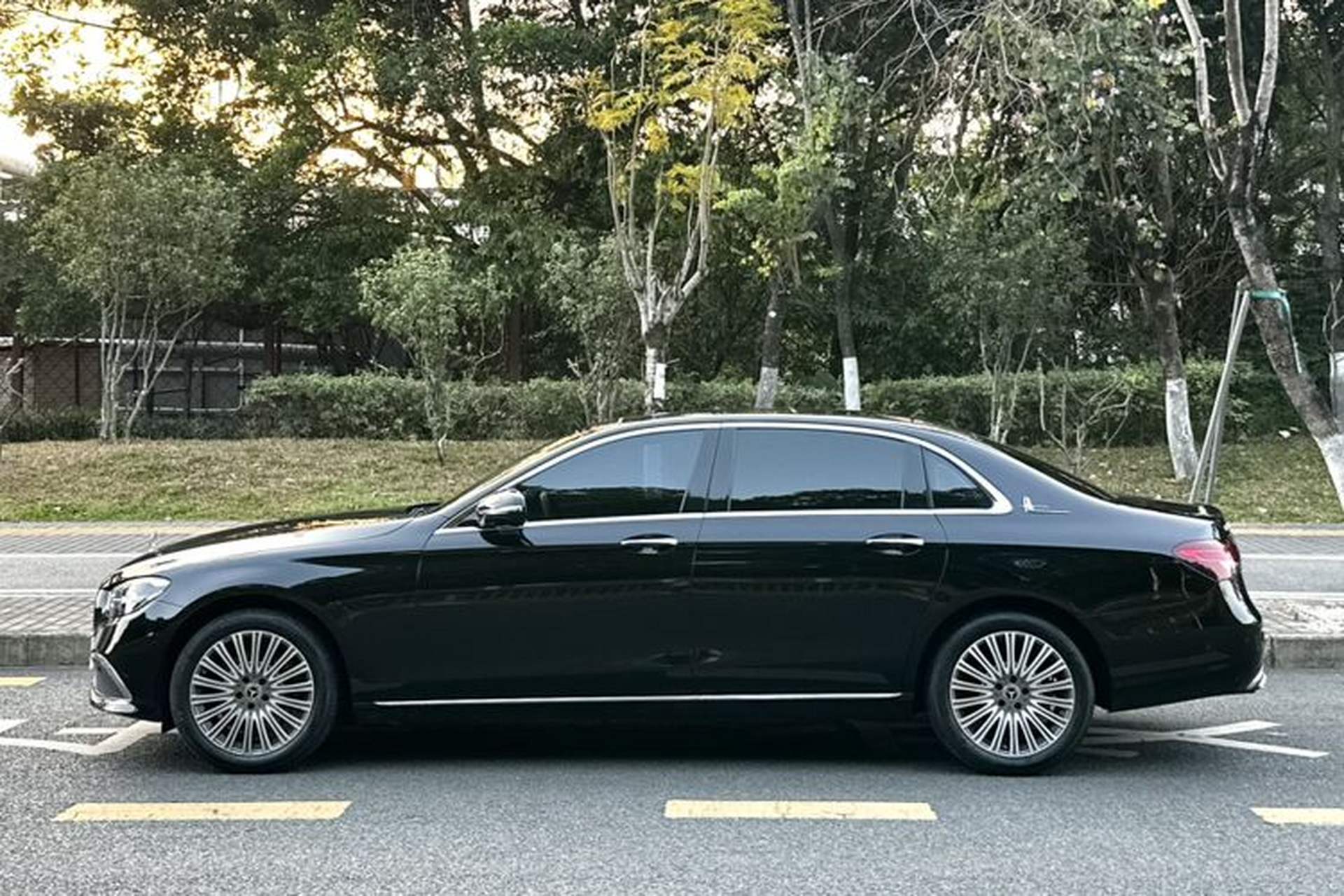 Used Mercedes-Benz E-Class 2022 Revised Version E 300 L Luxury Edition Exterior 6