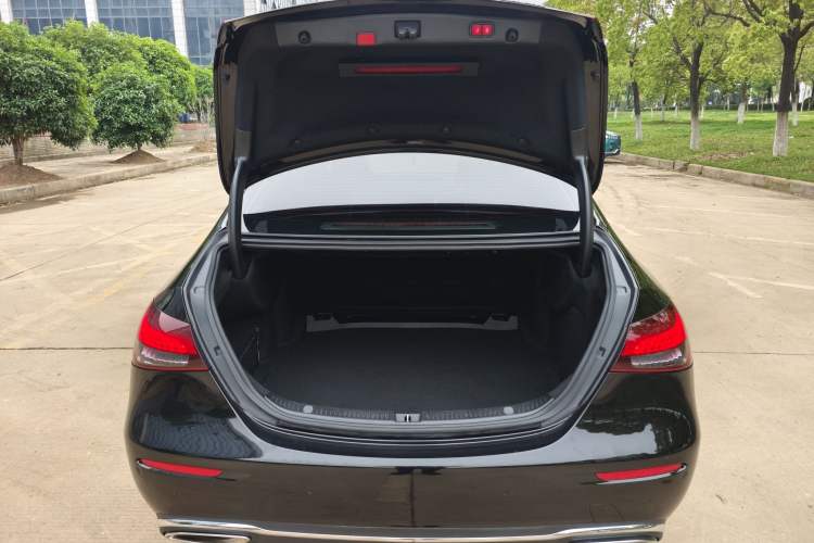 Used Mercedes-Benz E-Class 2022 Second Facelift E 300 L Fashion Edition Exterior 7