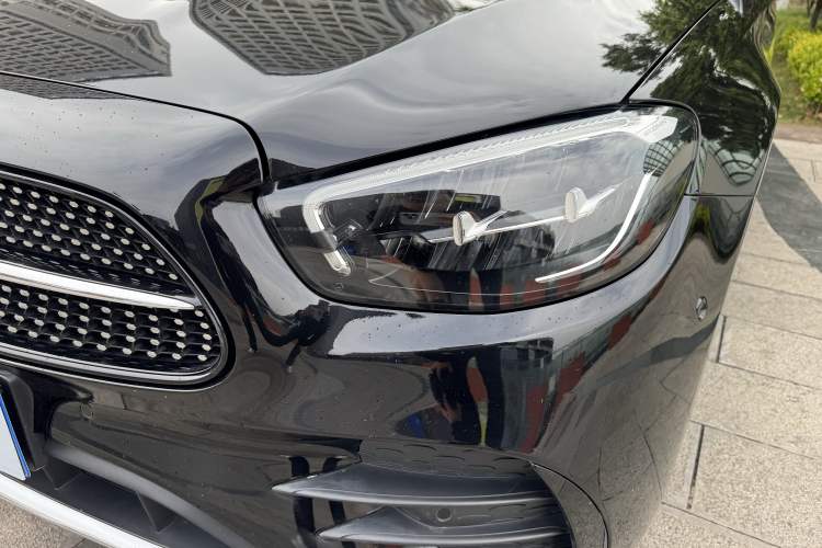 Used Mercedes-Benz E-Class 2022 Second Facelift E 300 L Sporty and Stylish Edition Exterior 9