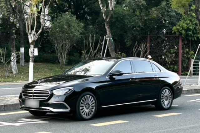 Ojetý Mercedes-Benz E-Class 2022 Revised Version E 300 L Luxury Edition