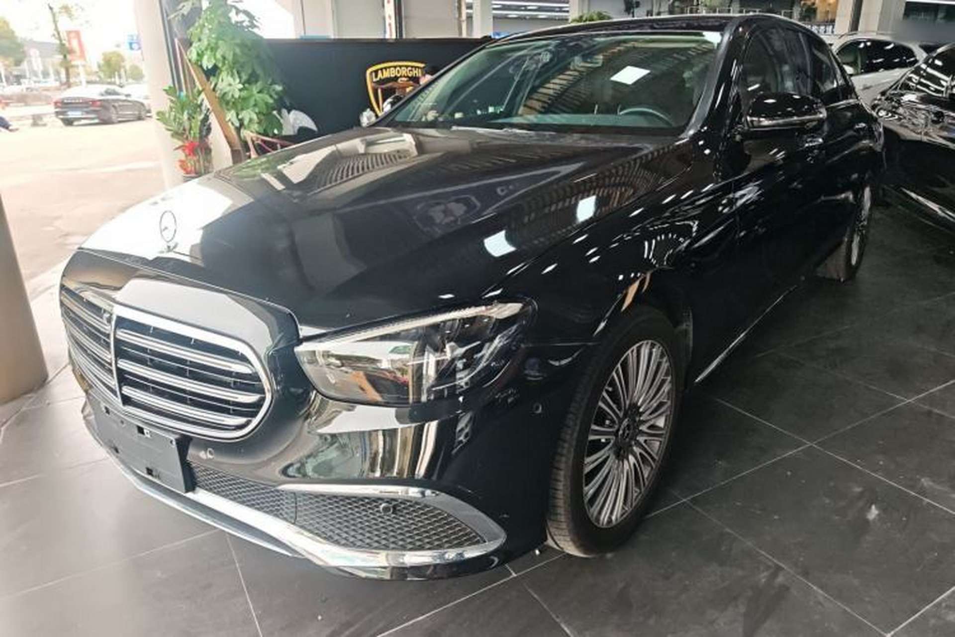 Used Mercedes-Benz E-Class 2022 Revised Version E 300 L Luxury Edition Front Left 45 Deg