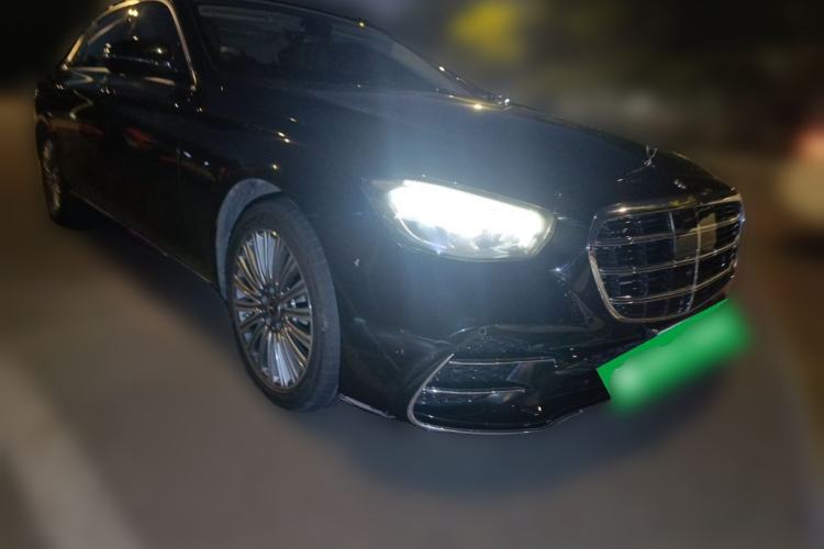 Used Mercedes-Benz E-Class 2022 Updated E 300 L Luxury Edition Front Right 45 Deg
